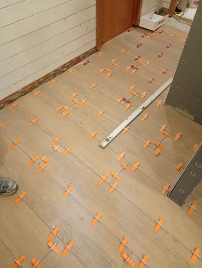 Vloertegels in houtlook